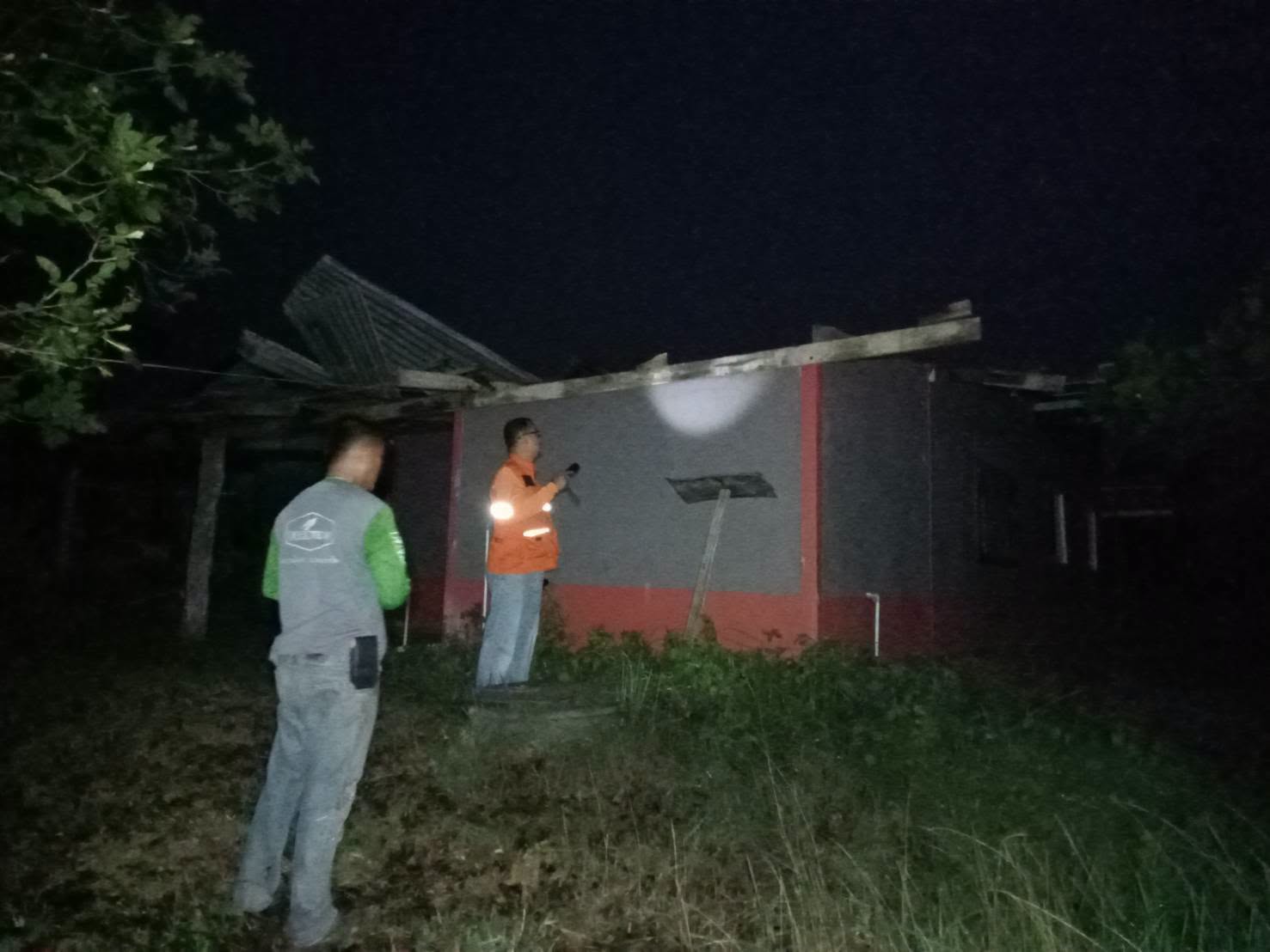 จังหวัดหนองบัวลำภูเร่งช่วยเหลือผู้ประสบภัยพายุฤดูร้อน ปภ. บูรณาการท้องถิ่นสำรวจความเสียหาย-เตรียมมอบเต็นท์พระราชทาน