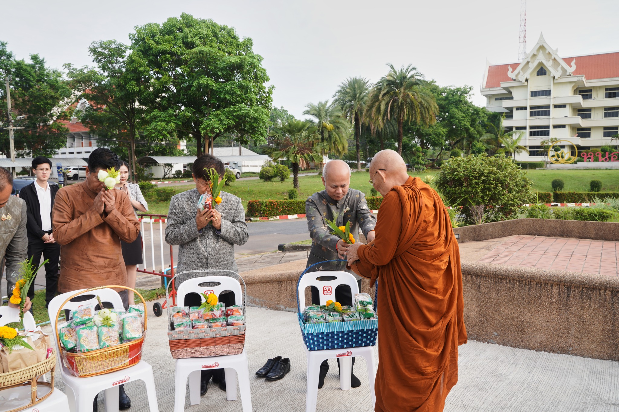จังหวัดหนองบัวลำภู จัดกิจกรรม "ศุกร์เปี่ยมสุข วิถีธรรม วิถีหนองบัวลำภู" เสริมสิริมงคลและสร้างความสามัคคีทุกภาคส่วน