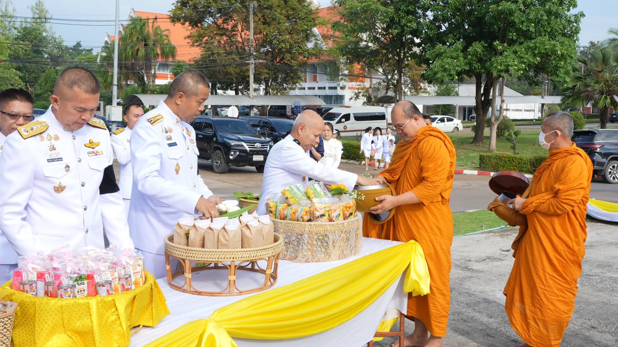 จังหวัดหนองบัวลำภู จัดพิธีทำบุญตักบาตรถวายพระราชกุศล เนื่องในวันนวมินทรมหาราช 13 ตุลาคม 2569