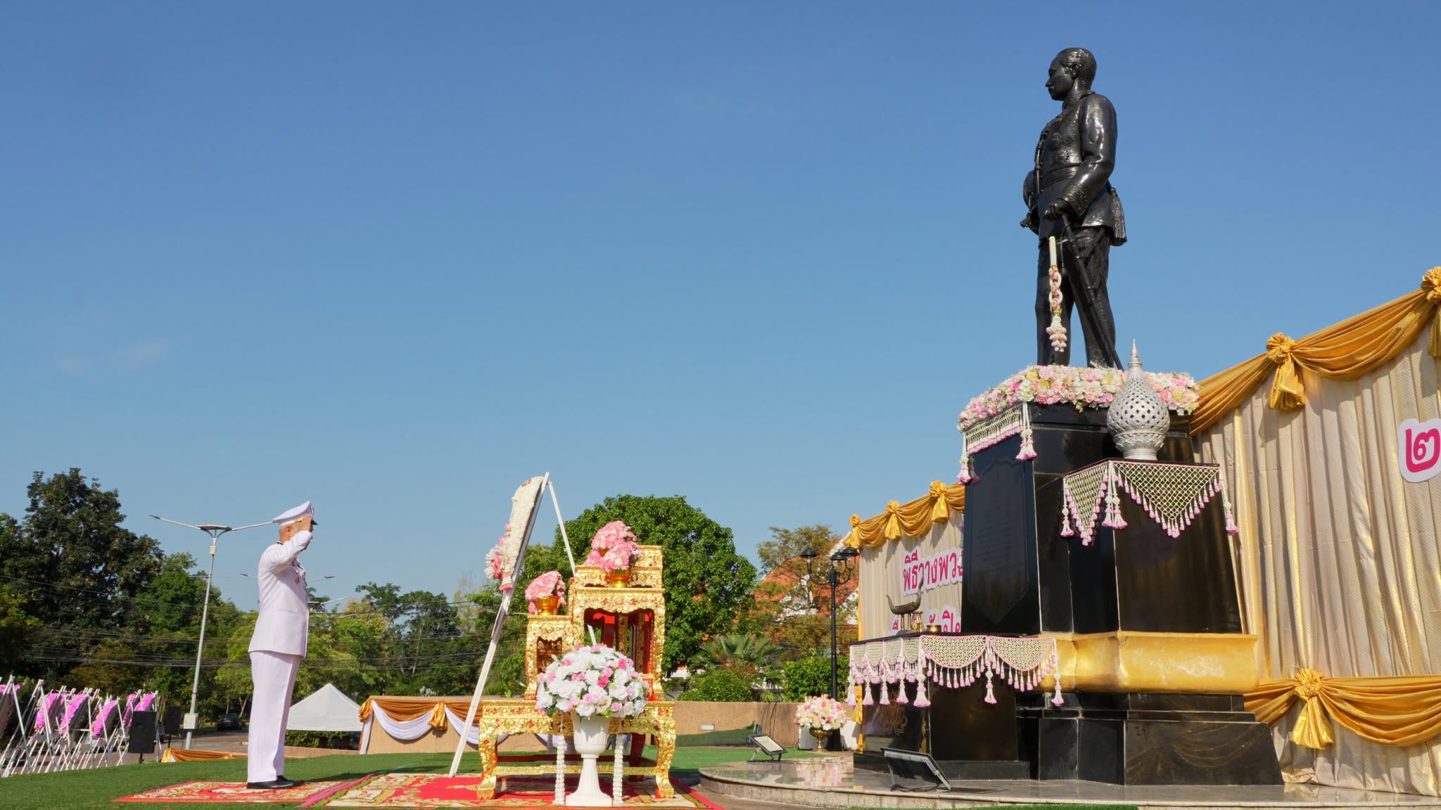 จังหวัดหนองบัวลำภู จัดพิธีวางพวงมาลาเนื่องใน "วันปิยมหาราช" น้อมรำลึกในพระมหากรุณาธิคุณ รัชกาลที่ 5